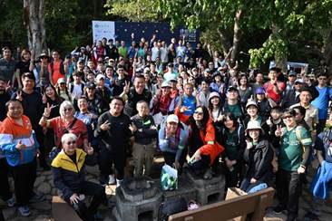 A group of people posing for a photo

AI-generated content may be incorrect.