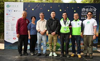 A group of people standing in front of a banner

AI-generated content may be incorrect.