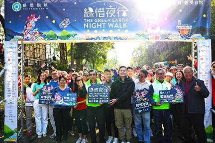 A group of people standing in front of a banner

AI-generated content may be incorrect.