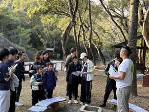 A group of people standing outside

AI-generated content may be incorrect.