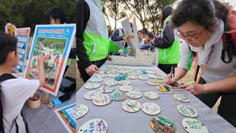 A group of people writing on a table

AI-generated content may be incorrect.