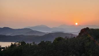 A sunset over a mountain range

AI-generated content may be incorrect.